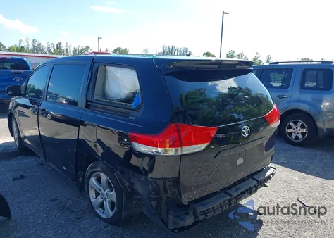 2014 Toyota Sienna L V6 7 Passenger z USA, uszkodzony, nr VIN 5TDZK3DCXES457376